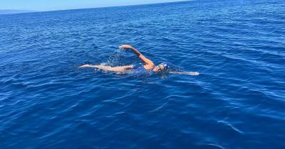 Mayra Santos está a poucas horas de alcançar o Porto Santo a nado