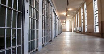 Mulher condenada a prisão preventiva.