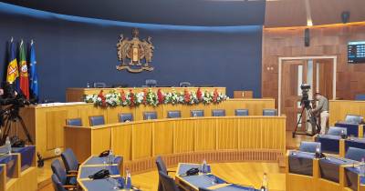 Sessão solene do 25 de Abril no hemiciclo madeirense