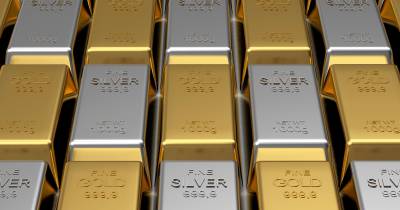 Preço da prata mais do que duplica em 2025 e ultrapassa valorização do ouro