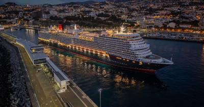 Os navios estão atracados no Porto do Funchal.