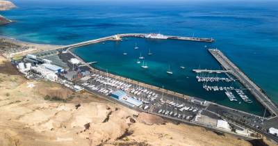 Vista aérea de drone, do Porto e marina do Porto Santo.