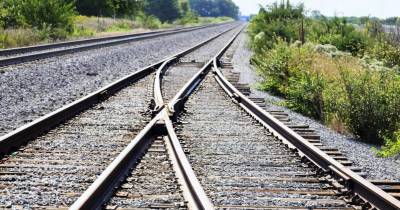 Um abatimento da via, na Linha do Oeste, levou hoje à suspensão da circulação de comboios entre Caldas da Rainha e Torres Vedras.