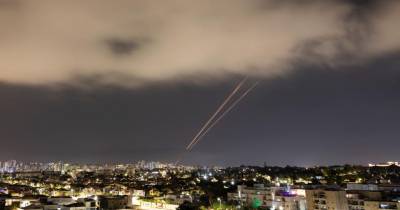 O Irão lançou na noite de sábado e madrugada de hoje um ataque contra Israel, com recurso a mais de 300 ‘drones’, mísseis de cruzeiro e balísticos, a grande maioria intercetados, segundo o Exército israelita.