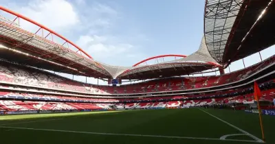 Benfica sancionado pela UEFA por incidentes racistas no jogo com o Real Madrid.