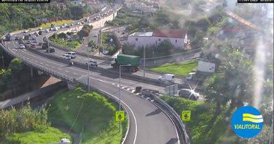 Colisão e choque em cadeia provocam longas filas na via rápida nos dois sentidos (com vídeo)