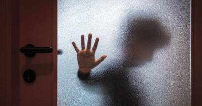 O detido, de 66 anos, está indiciado “da autoria de crimes de abuso sexual de menor dependente, ocorridos desde finais de 2022 e durante cerca de um ano, em Vila Nova de Gaia”.