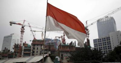 A aldeia de Cibenda, na província de Java Ocidental, ficou inundada pouco antes da meia-noite de domingo.