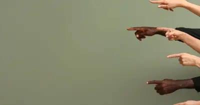 Mais de 24.000 pessoas assinaram iniciativa para criminalizar práticas de discriminação