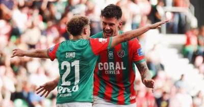 Marítimo reduzido a nove resgata empate na Feira