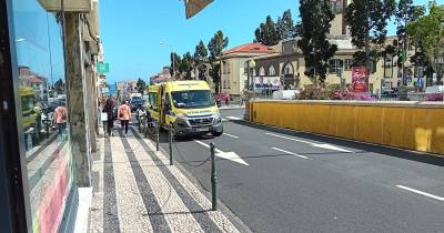 Mulher sofreu crise epilética e foi transportada ao hospital.