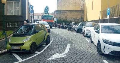 Pelo terceiro dia consecutivo camião fica parado às portas do tribunal.