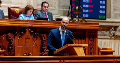 O parlamentar considera que esta “sucessão de erros, omissões e jogos de números está a empurrar o setor para o colapso, com impactos sociais profundos”.