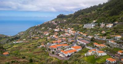 Vítima sofreu ferimentos na cabeça e encontra-se em situação delicada.