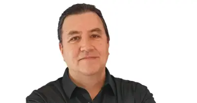 O homem que é ex-membro da IL e que se candidata para afirmar “liberalismo social”, é ele José Cardoso