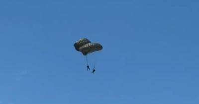 Segundo militar ferido em salto de paraquedas submetido a cirurgia e a evoluir bem