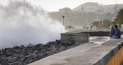 Capitania do Porto do Funchal alerta para vento forte e agitação marítima