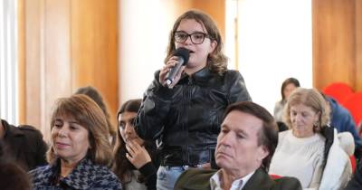 Parlamento na Comunidade: Jovem estudante frisa conquistas da Autonomia.