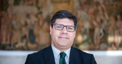 Líder da bancada do PS destaca libertação de filho de madeirenses na Venezuela