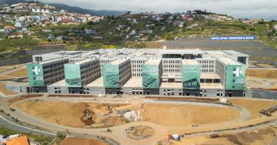 Vista aérea de drone da construção do novo Hospital Central e Universitário da Madeira no último mês de maio.