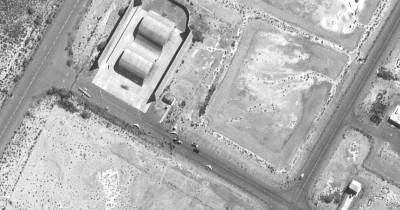 Imagem de satélite mostra destruição numa base naval iraniana.