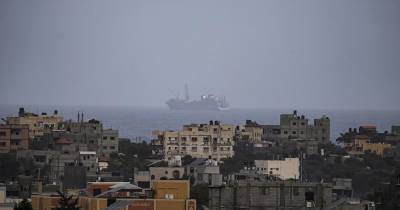 Navio militar dos EUA fotografado a navegar junto à costa norte da Faixa de Gaza.