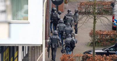 A polícia salienta que, “de momento, não há indícios de um motivo terrorista” na tomada de reféns.