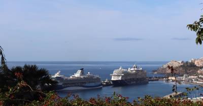 Estão atracados no Porto do Funchal o ‘Marella Explorer’ e o ‘Mein Schiff 1’.