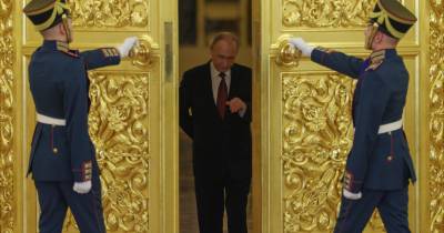 Vladimir Putin recebeu hoje as credenciais de dez embaixadores.