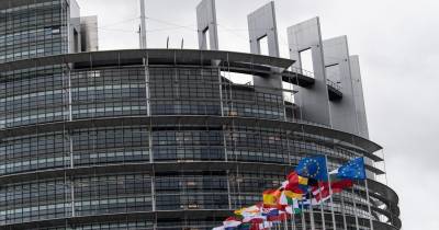 Numa votação final feita na sessão plenária, na cidade francesa de Estrasburgo, a assembleia europeia deu então ‘luz verde’ à nova lei que protege os jornalistas e os meios de comunicação social europeus .