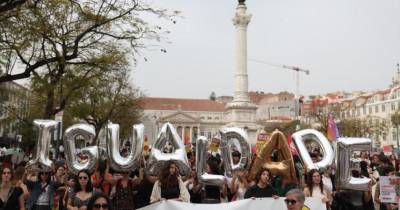 Mulheres manifestam-se hoje em várias cidades por igualdade, dignidade e salários