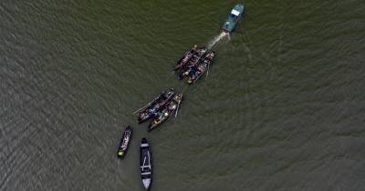 Migrações: Desmantelada rede de tráfico humano e resgatados 62 migrantes na Líbia