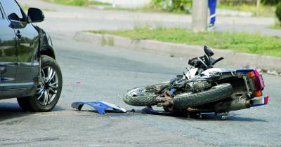Motociclista ferido em acidente no caminho do Amparo