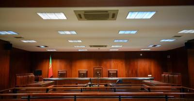 Condenado a 5 anos e meio de prisão o homem que atirou ácido à cara de um jovem