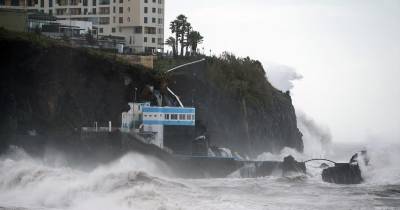 Durante a manhã, a Capitania do Porto do Funchal emitiu um aviso de agitação marítima e vento forte. A informação foi agora atualizada.