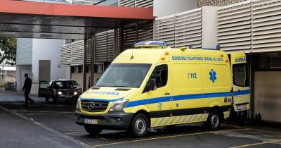 O homem foi transportado para as urgências do Hospital Dr. Nélio Mendonça com suspeita de fratura no pé.