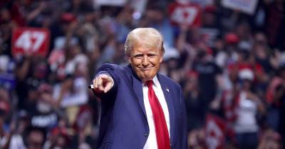 Trump voou pelo menos 8 vezes no avião privado de Epstein