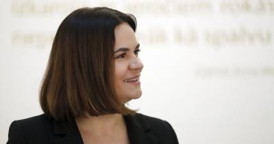 A líder da oposição bielorrussa no exílio, Svetlana Tikhanovskaia, que abandonou a Bielorrússia após a votação de 2020, condenou as ações das autoridades, “destinadas a intimidar os opositores”.