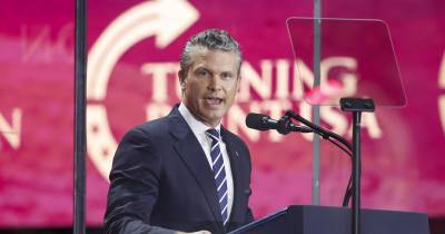 O secretário da Defesa dos EUA no funeral de Charlie Kirk.