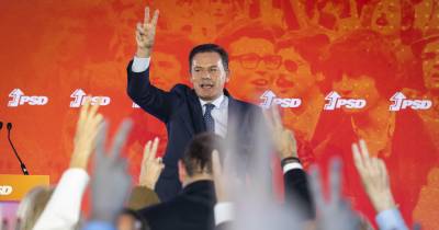 O presidente do PSD, Luís Montenegro, durante as comemorações do 52.º aniversário do partido Social Democrata, na Fábrica dos Unicórnios, em Lisboa, JOSÉ SENA GOULÃO/LUSA