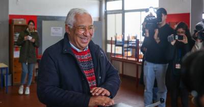 Em declarações aos jornalistas após ter votado na Escola José Salvado Sampaio, em Lisboa, António Costa sublinhou que estas eleições se realizam no ano em que Portugal celebra os 50 anos do 25 de Abril.