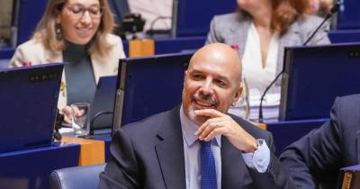 PS sugere que CDS serve “de jarra às políticas do PSD”.