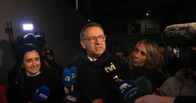 Apesar da insistência dos jornalistas, o candidato apoiado pelo PS remeteu qualquer declaração para quando “houver resultados oficiais”.