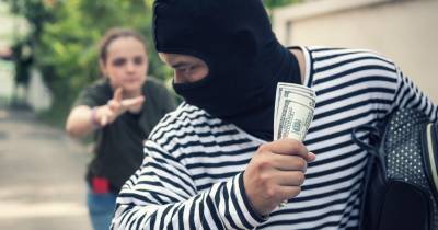 Homem detido em Aveiro por roubos e furtos a idosos em multibancos