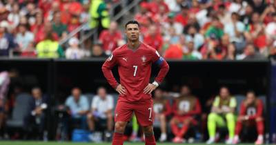“Cabeça erguida e foco no próximo jogo” publicou Cristiano Ronaldo nas redes sociais.