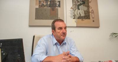 A cerimónia terá lugar no Salão Nobre da autarquia, às 12h00.