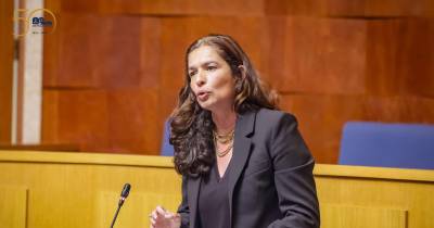 Sílvia Silva diz que “o Governo aloja alegados prevaricadores”.