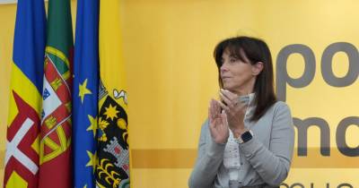 Sobre as bolsas de estudo aos estudantes do ensino superior, Elsa Fernandes discorda que sejam para todos, porque nem todos precisam desse apoio.