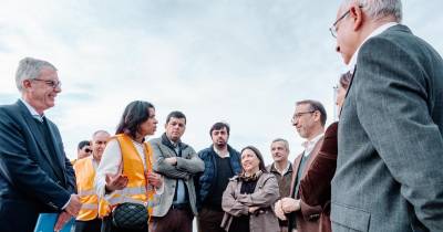 Grupo parlamentar do PSD visitou obra de requalificação do Porto do Caniçal.
