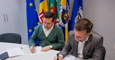 O executivo municipal deu hoje continuidade, ao périplo pelas freguesias do Concelho, para a assinatura dos contratos interadministrativos.
